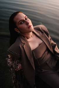 Nina Valotti (CH) Nina Valotti (CH)