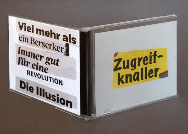 Kunstwand: «Mist» - CD Hüllen im Wortnebel von Martin Steiner Kunstwand: «Mist» - CD Hüllen im Wortnebel von Martin Steiner