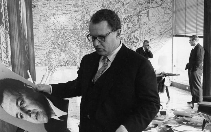 Le mani sulla città