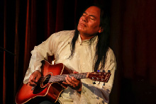 Tsering Purtag - The Singin' Guitar Tsering Purtag - The Singin' Guitar