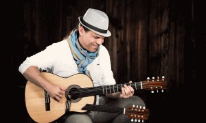 Attila Vural | «Nicht ohne meine Gitarre» Attila Vural | «Nicht ohne meine Gitarre»